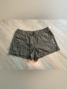 GAP Olive Green Cargo Shorts - Women's